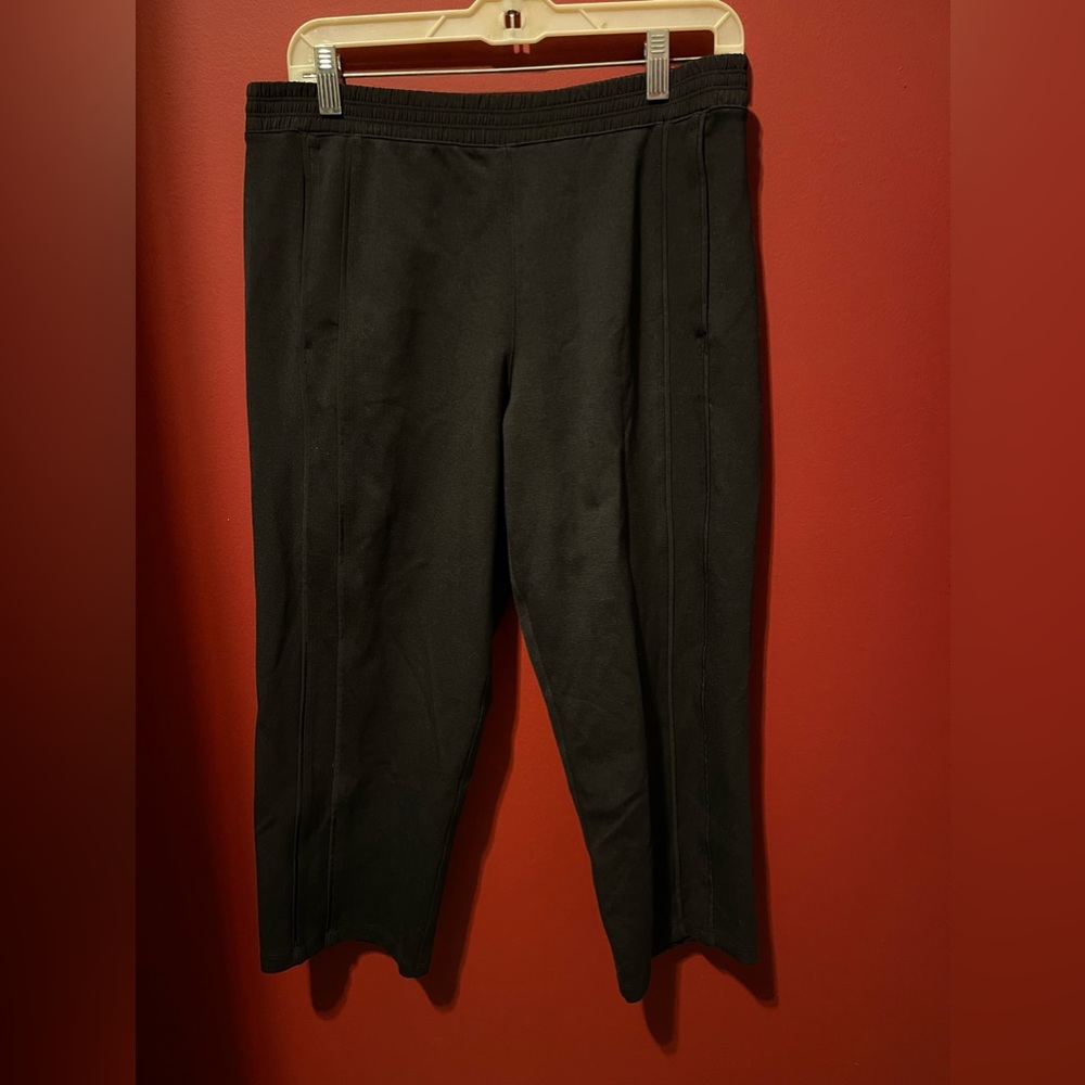 Women’s Lululemon Black Crop Pants, Size 8